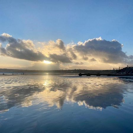 2 Bedroom Cottage Sleeps 4, With Pool Use, Sennen Eksteriør billede