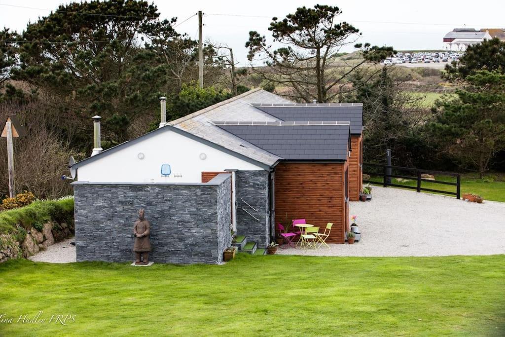 2 Bedroom Cottage Sleeps 4, With Pool Use, Sennen Eksteriør billede