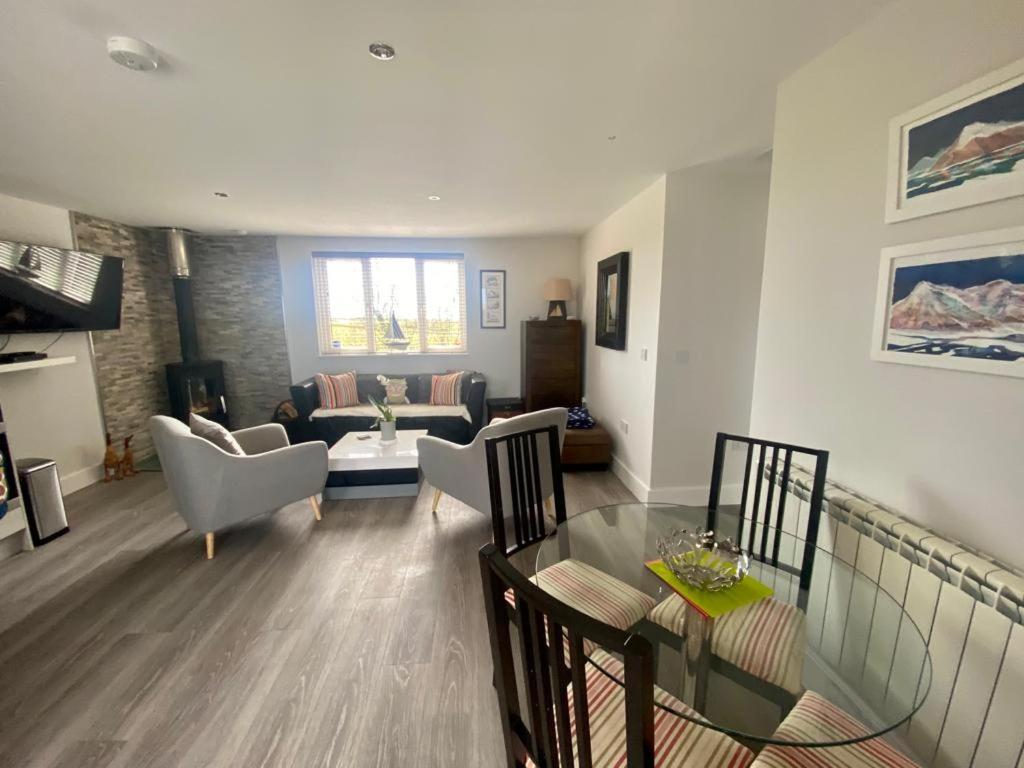 2 Bedroom Cottage Sleeps 4, With Pool Use, Sennen Eksteriør billede
