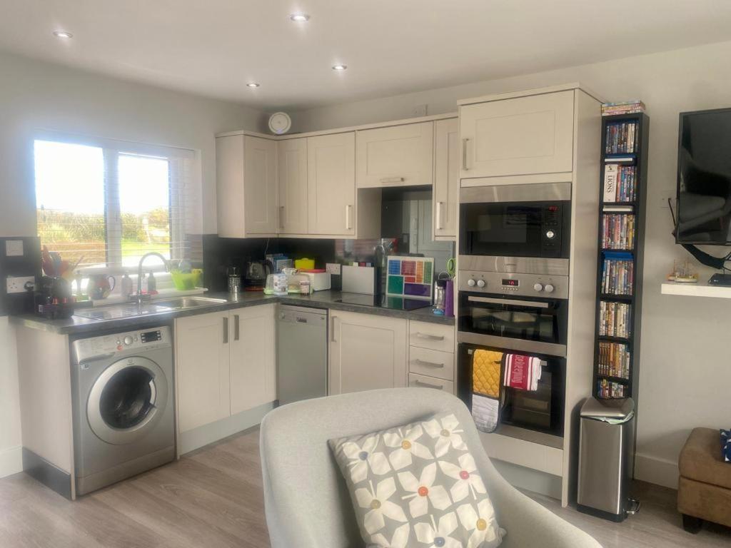 2 Bedroom Cottage Sleeps 4, With Pool Use, Sennen Eksteriør billede