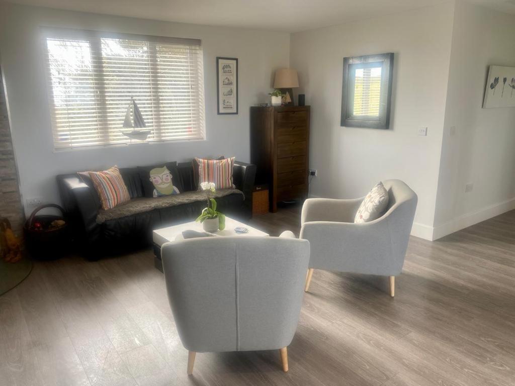2 Bedroom Cottage Sleeps 4, With Pool Use, Sennen Eksteriør billede