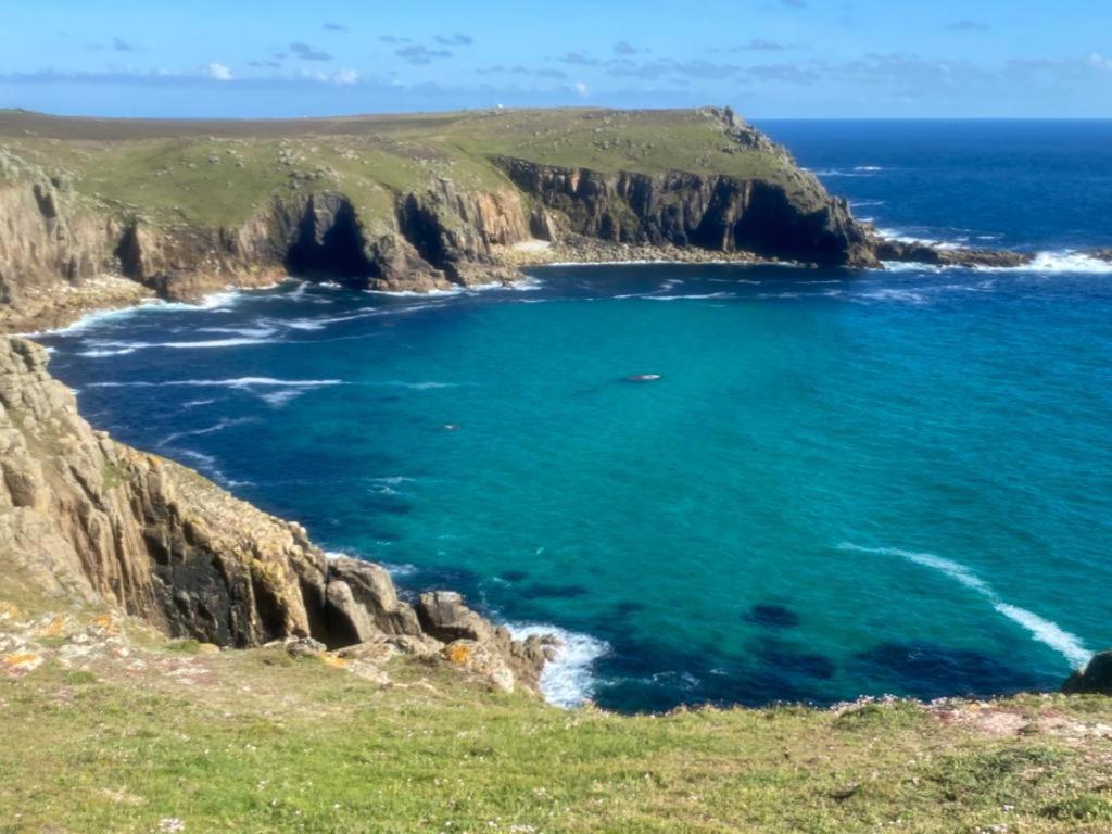 2 Bedroom Cottage Sleeps 4, With Pool Use, Sennen Eksteriør billede