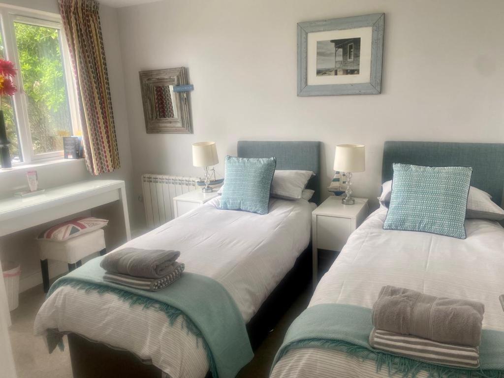 2 Bedroom Cottage Sleeps 4, With Pool Use, Sennen Eksteriør billede