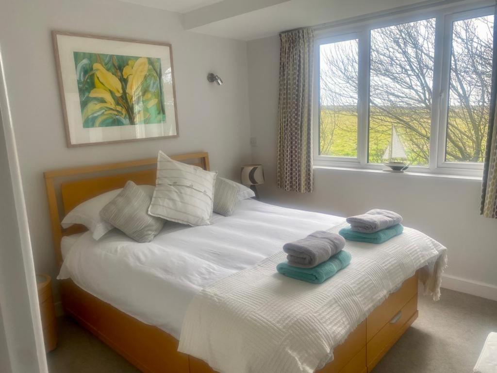 2 Bedroom Cottage Sleeps 4, With Pool Use, Sennen Eksteriør billede