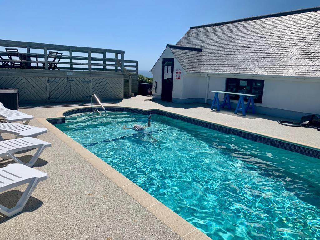 2 Bedroom Cottage Sleeps 4, With Pool Use, Sennen Eksteriør billede
