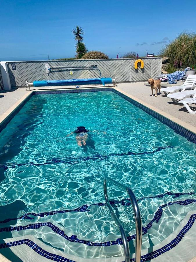 2 Bedroom Cottage Sleeps 4, With Pool Use, Sennen Eksteriør billede